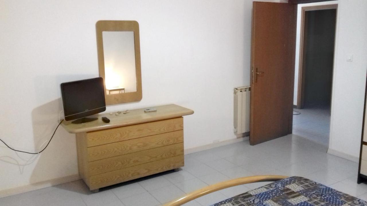 2 Bedrooms Appartement At Pescara 300 M Away From The Beach With Balcony And Wifi Kültér fotó