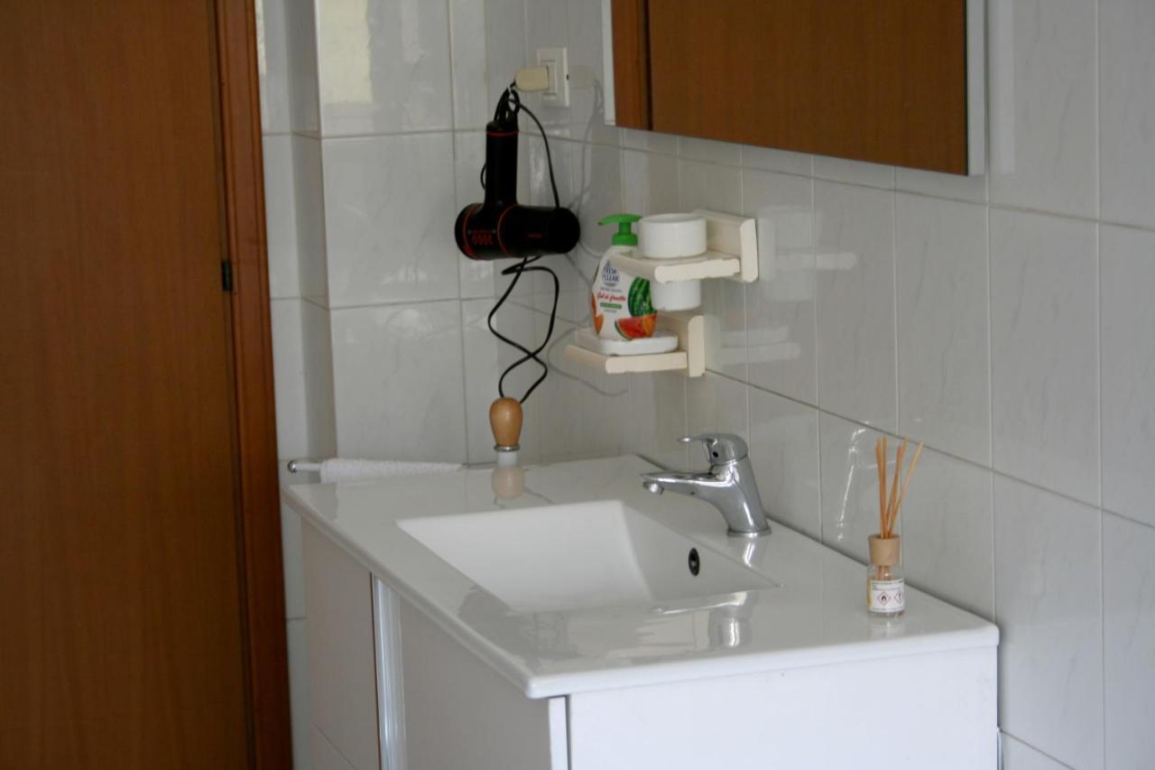 2 Bedrooms Appartement At Pescara 300 M Away From The Beach With Balcony And Wifi Kültér fotó