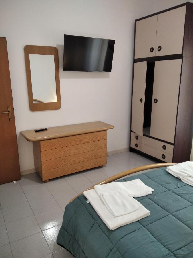 2 Bedrooms Appartement At Pescara 300 M Away From The Beach With Balcony And Wifi Kültér fotó
