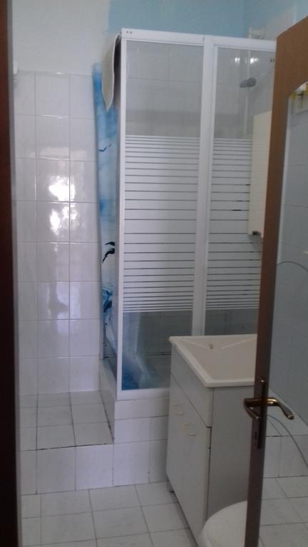 2 Bedrooms Appartement At Pescara 300 M Away From The Beach With Balcony And Wifi Kültér fotó